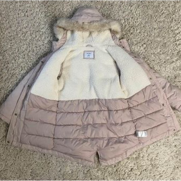 Old Navy
Sherpa lined hooded puffer coat sz 10/12 - Picture 2 of 2
